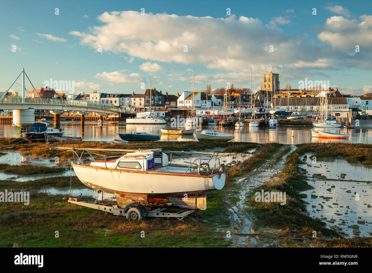 Pomeriggio invernale sul fiume Adur a Shoreham-da-Mare, West Sussex. Foto Stock