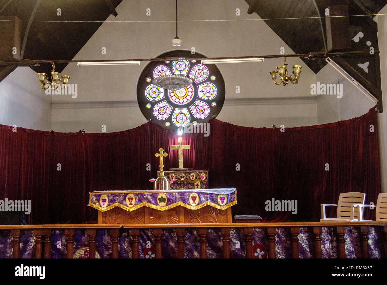 Cristo Re l'altare della Chiesa, Kodaikanal, Tamil Nadu, India, Asia Foto Stock