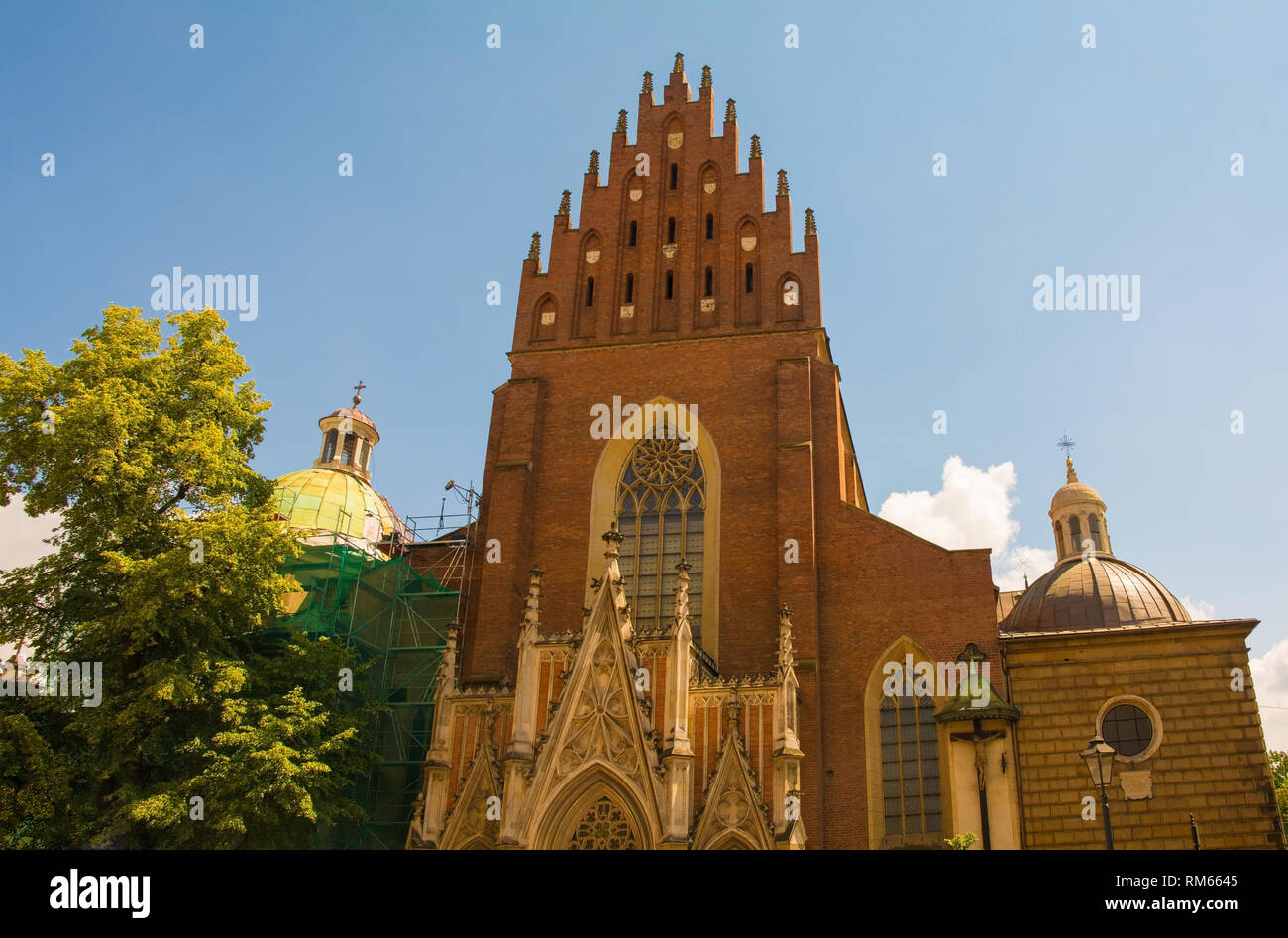 La storica Basilica di Santa Trinità Chiesa di Cracovia, in Polonia. Questo gotica del XIII secolo la chiesa è anche un monastero di Ordine Domenicano Foto Stock