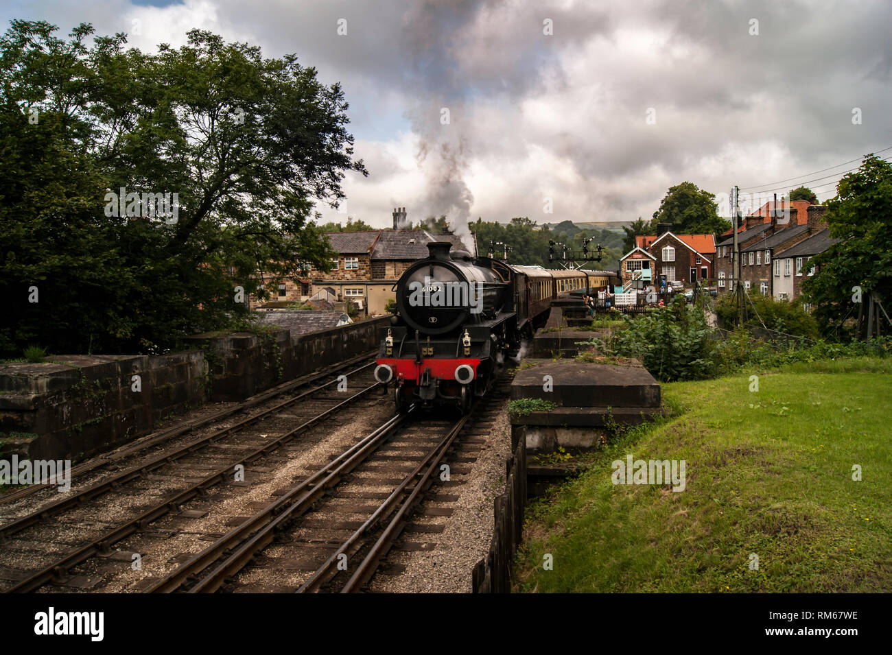 Thompson B1 61002 Impala lasciando la stazione Grossmont Foto Stock