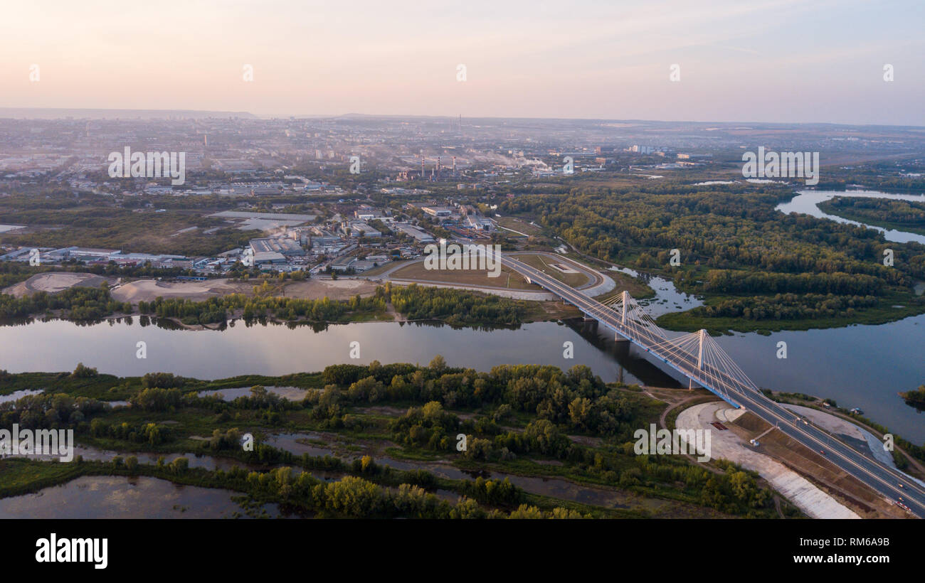 Ponte sul Fiume città Foto Stock
