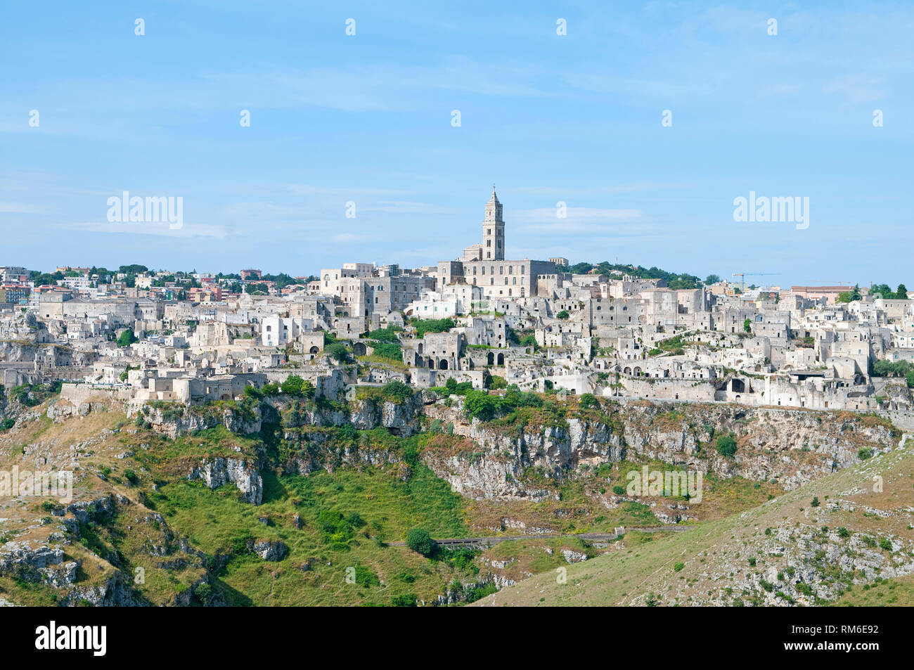 Vista sulla città vecchia medievale, Sassi di Matera, capitali della cultura 2019, Matera, provincia di Basilicata, Italia Foto Stock