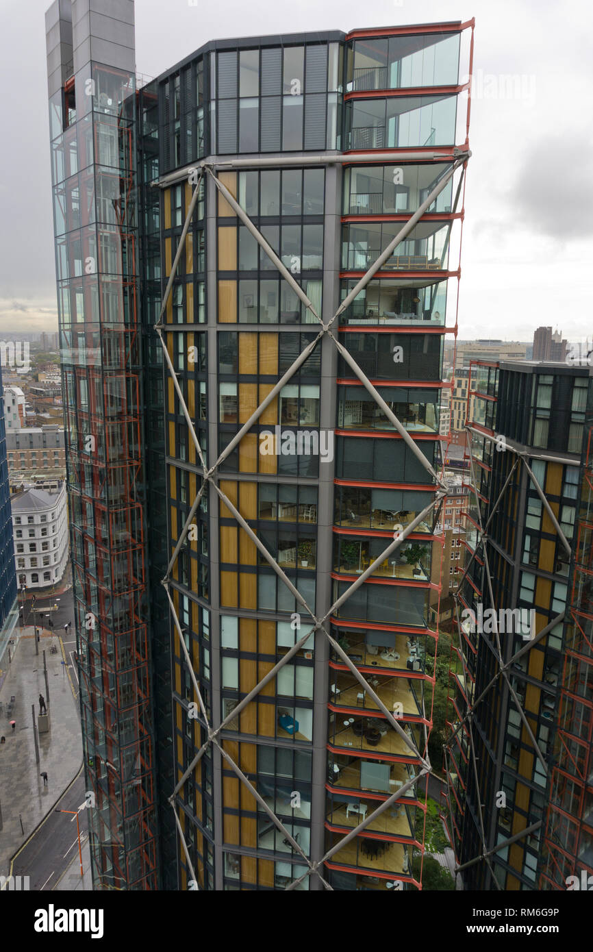 Vista del Neo Bankside sviluppo dalla piattaforma di visualizzazione delle adiacenti la Tate Modern Switch House, London, Regno Unito Foto Stock