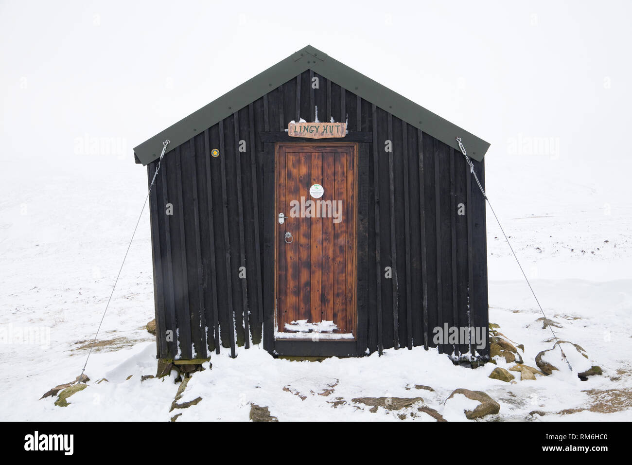 Grande Capanna Lingy su Lingy cadde in un lago innevato distretto, REGNO UNITO Foto Stock