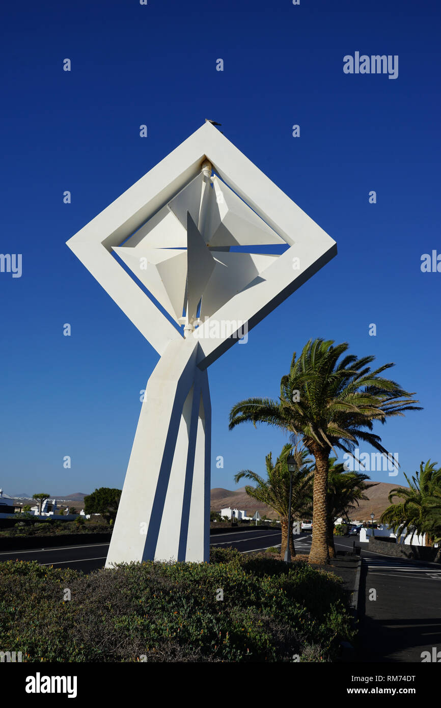 Juguete del viento, Spielzeug des Windes Skulptur von Cesar Manrique, vor der Fundación César Manrique, Tahiche, Lanzarote, Kanarische isole Foto Stock