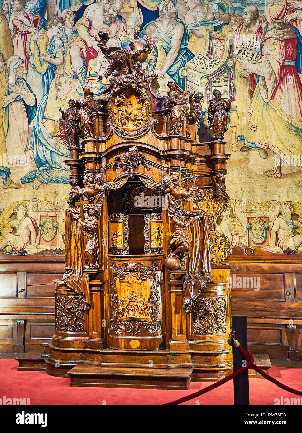 Il confessionale di Andrea Fantoni nella Basilica di Santa Maria Maggiore. Piazza del Duomo, la Città Alta di Bergamo, Lombardia, Italia. Foto Stock