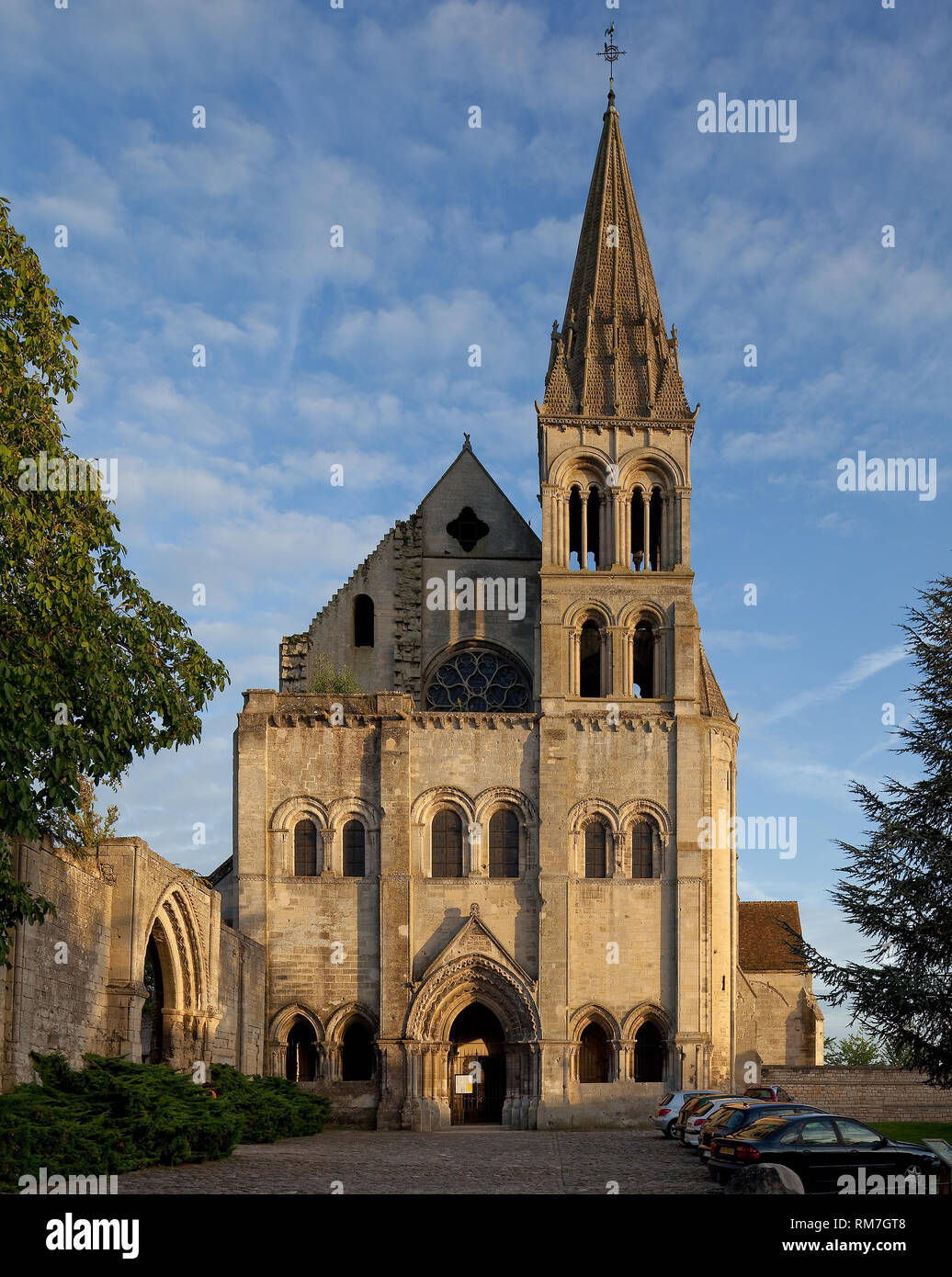 Ële Frankr-de-France St-Leu-d"Esserent Abbatiale Saint-Nicolas 65927 Ansicht von Nordwesten Foto Stock