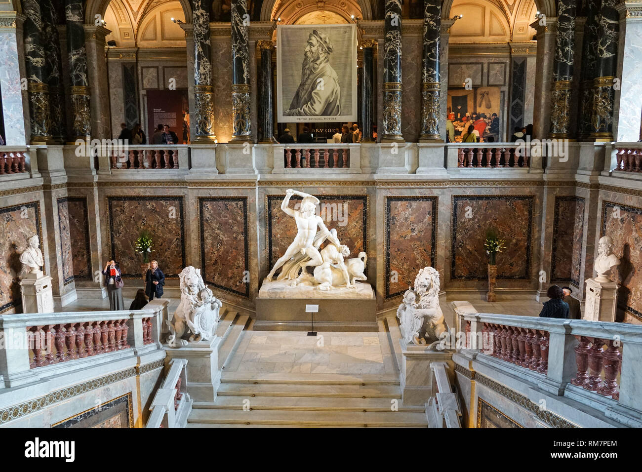 Scala principale del Kunsthistorisches Museum, Museo di storia dell'arte di Vienna, Austria Foto Stock