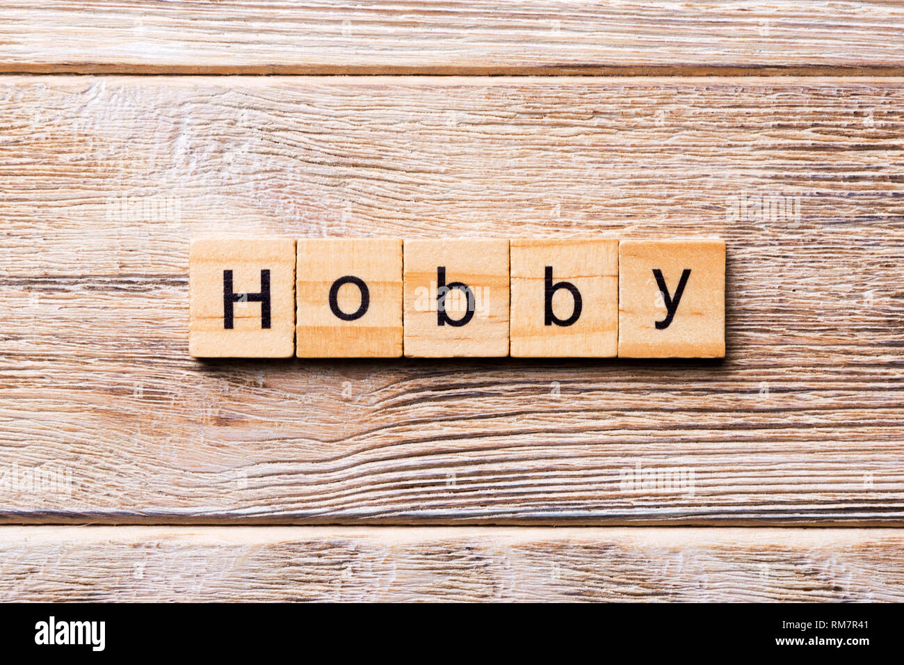 HOBBY parola scritta sul blocco di legno. HOBBY testo sul tavolo in legno per il desing, concetto. Foto Stock