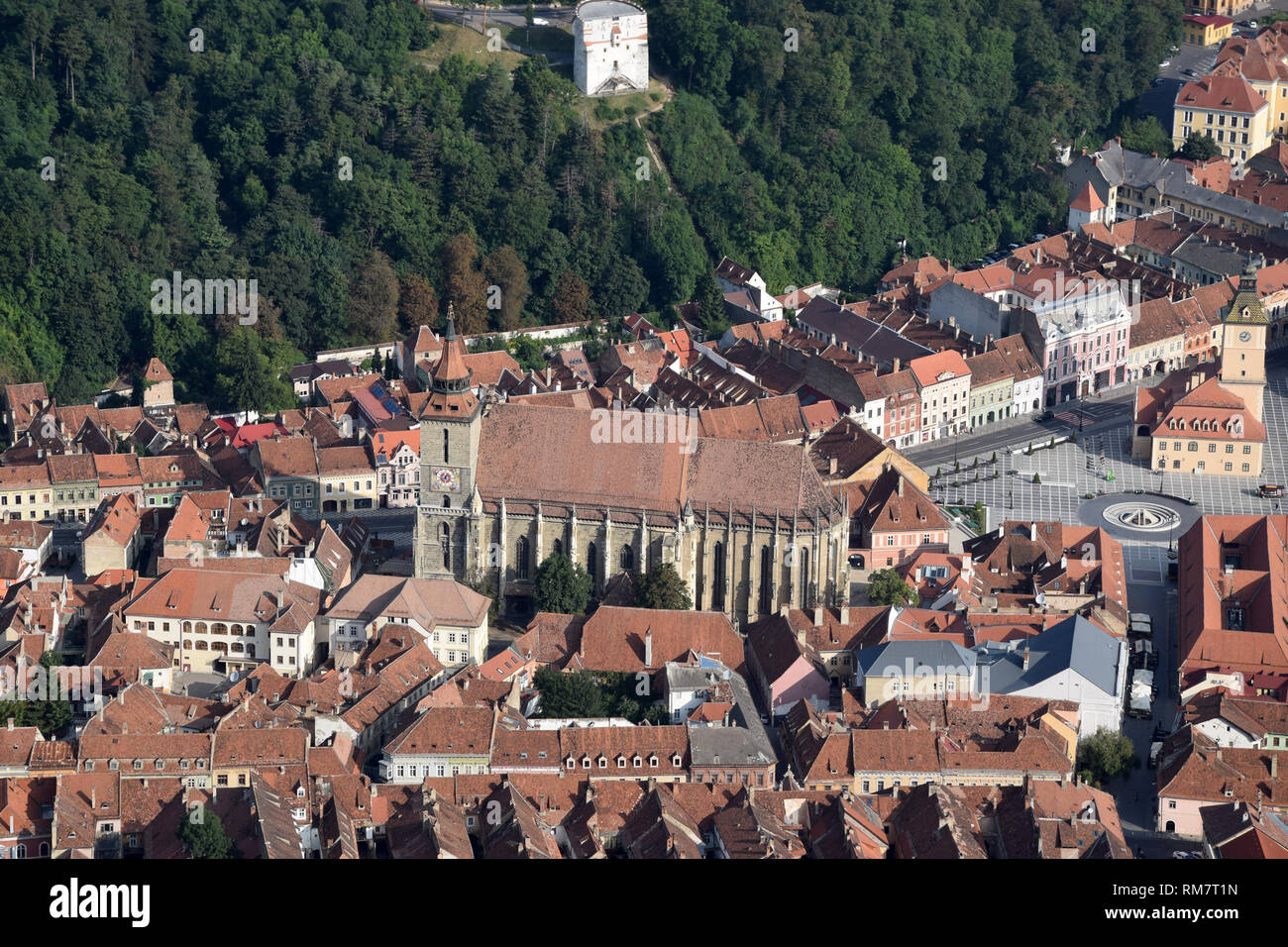Vista aerea del Brasov Biserica Neagra dal montaggio di Tampa. Brasov, Transilvania, Romania. Foto Stock