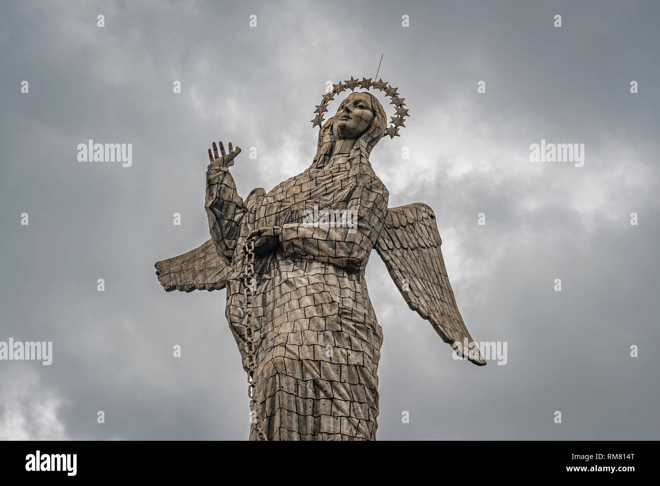 La statua della Vergine di Quito, noto anche come la Vergine alata o vergine apocalittico, nel centro della città di Quito sul Panecillo Hill, Ecuador. Foto Stock