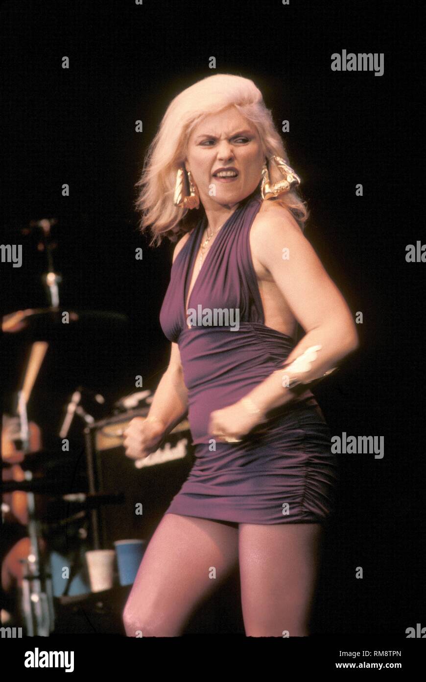 Deborah Harry è mostrato sul palco durante un concerto le prestazioni. Foto Stock