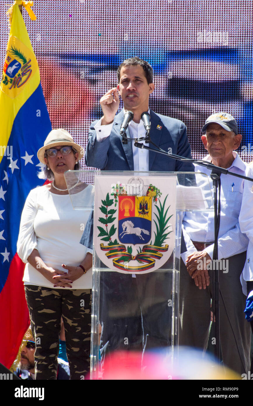 Juan Guaidó, presidente ad interim della Repubblica del Venezuela, parla alla concentrazione. Marzo e rally chiamato per questo Martedì, 12 febbraio da jua Foto Stock
