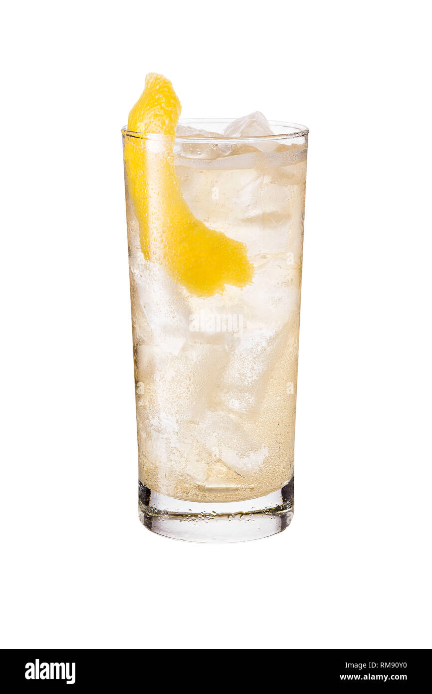 Il whiskey rinfrescanti cocktail di Soda sul bianco con un tracciato di ritaglio Foto Stock