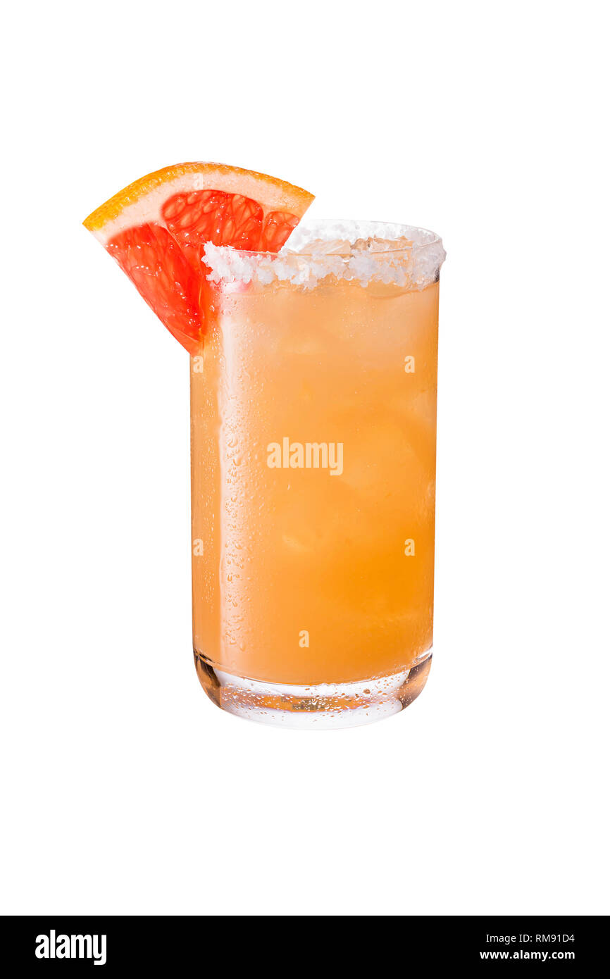 Tequila rinfrescante Paloma Cocktail sul bianco con un tracciato di ritaglio Foto Stock