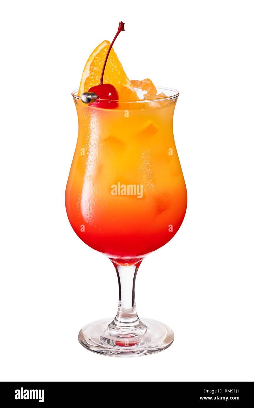 Il Rum rinfrescante cocktail Hurricane su bianco con un tracciato di ritaglio Foto Stock