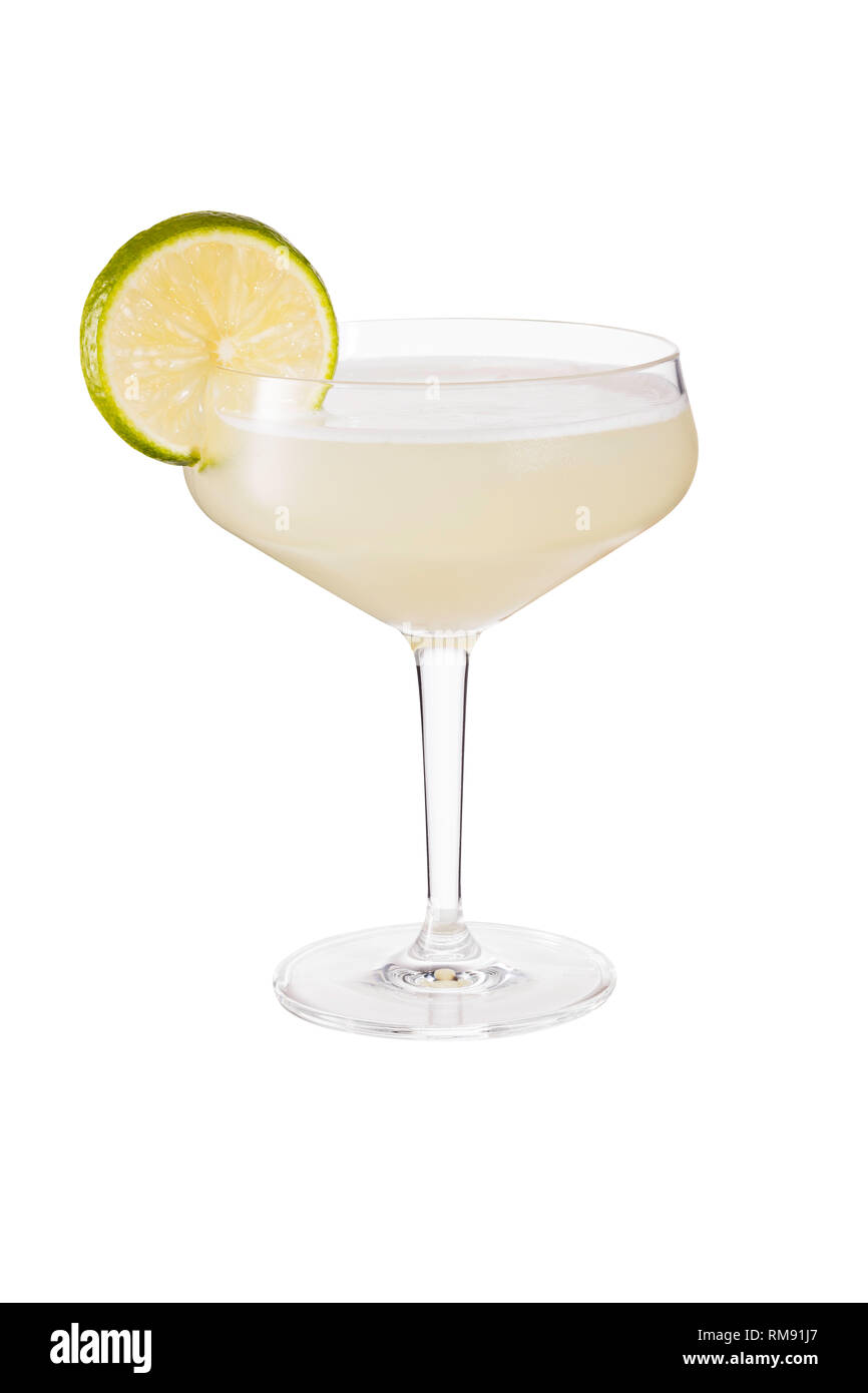 Il Rum rinfrescante cocktail Daiquiri sul bianco con un tracciato di ritaglio Foto Stock