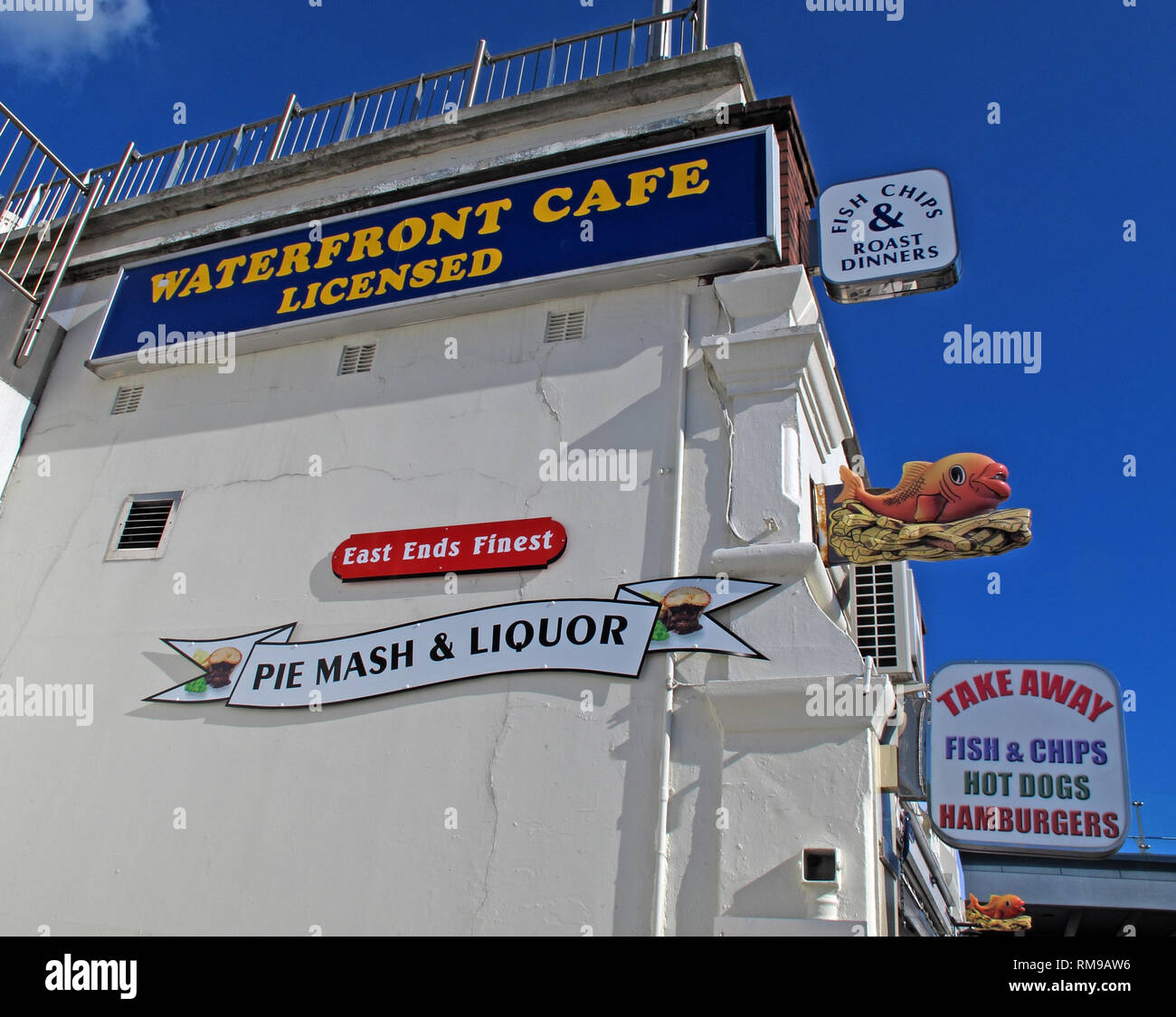 Southend, Waterfront Cafe, Fast Food, Est termina la torta più raffinati e Mash, liquore Fish & Chips, cene arrosto, lungomare di Southend, Essex, Inghilterra, Regno Unito Foto Stock
