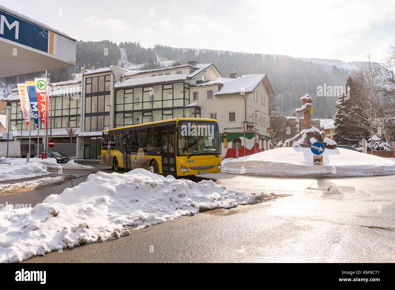 Skibus austriaco, Planai West, regione sciistica di Schladming-Dachstein, massiccio Dachstein, Liezen District, Stiria, Austria, Europa Foto Stock