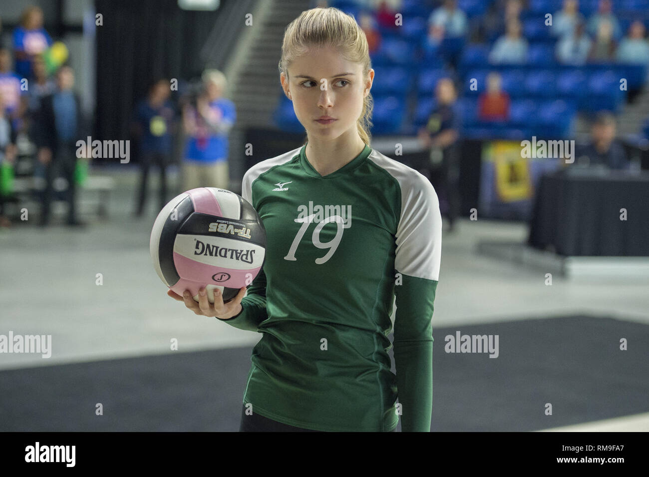 Data di rilascio: Aprile 6, 2018 Titolo: Il Miracolo stagione STUDIO: LD Entertainment direttore: Sean McNamara trama: dopo la tragica morte di star del giocatore di volleyball Caroline ''linea'' trovato, una squadra di disperati di alta scuola ragazze devono band insieme sotto la guida del loro duro-amore autobus nella speranza di vincere il campionato. STARRING: Helen Hunt, Erin Moriarty, William Hurt. (Credito Immagine: © LD Entertainment/Entertainment Immagini) Foto Stock