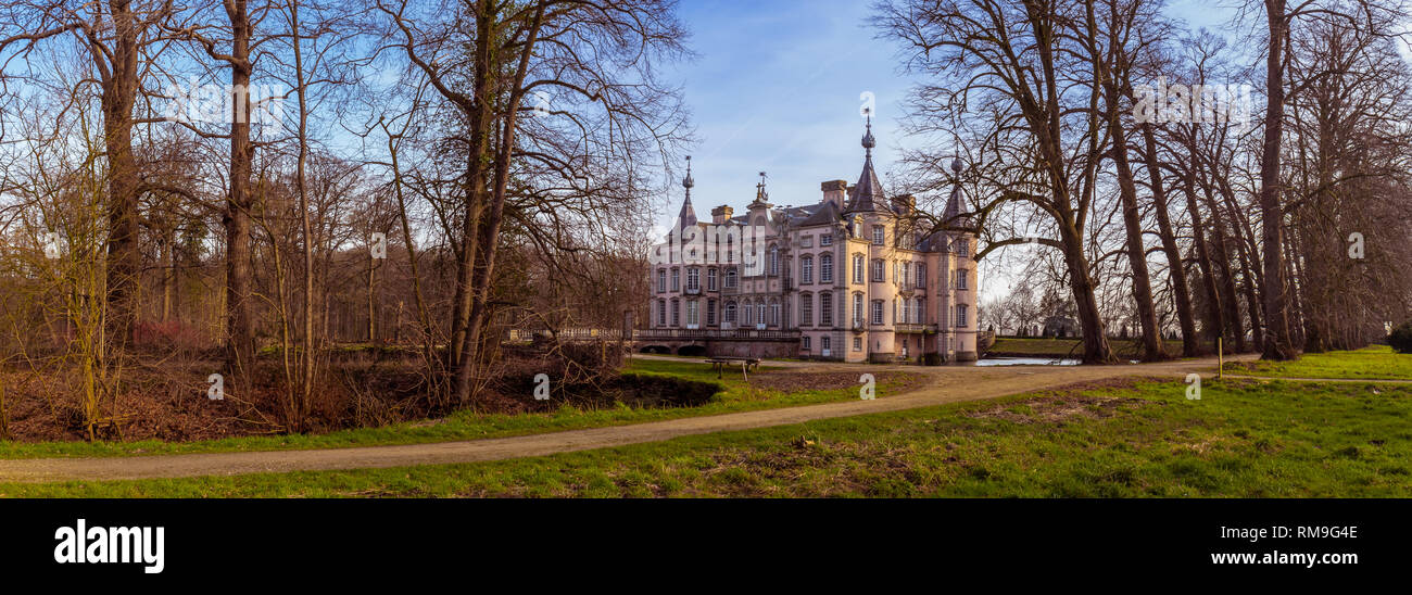 Il castello di Poeke è un castello di Poeke, una parte di Aalter nella provincia belga delle Fiandre Orientali Foto Stock