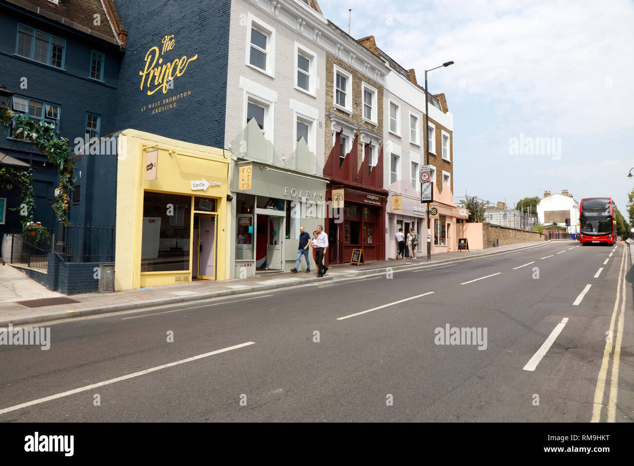 Caffè e ristoranti su Lillie Road, West Brompton, London, Regno Unito Foto Stock