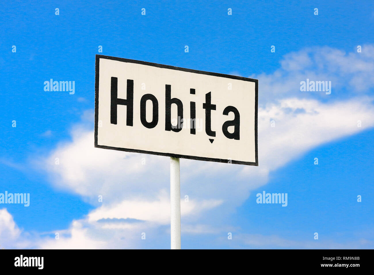 Il cartello stradale entrata a Hobita, il villaggio di Constantin Brancusi era nato Foto Stock