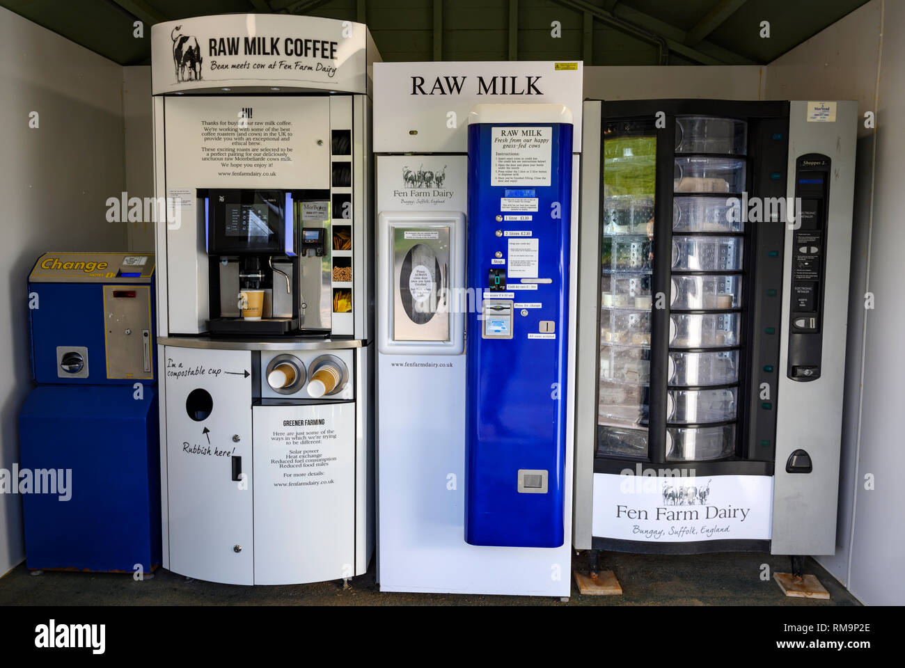 Raw milk vending machine immagini e fotografie stock ad alta