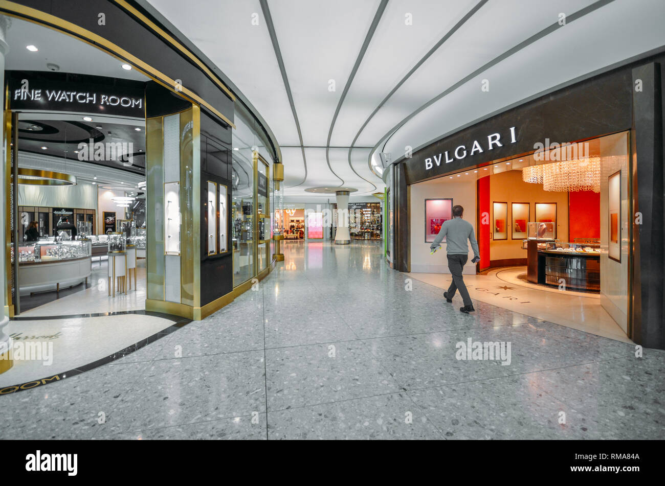 Londra, Inghilterra, Feb 13, 2019: high-end negozi duty free all'aeroporto di heathrow terminal 3 Foto Stock