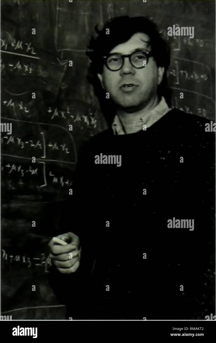 . Relazione annuale. L'Università di Harvard. Museo di zoologia comparativa. Kenneth J. Boss rotore Faculty-Cu Emeiitus professore di biologia, Emerito prof. Il Boss, ex curatore "^^ di Malacologia, è stata io con la Harvard per 40 anni. ^m I la sua attività di ricerca è la classificazione sistematica ed evoluzione dei molluschi, utilizzando i dati da shell morfologia, anatomia e faunistica per analizzare le relazioni filogenetiche tra vari gruppi di gasuopods e bivalvi. Ha inoltre pubblicato sulla storia della malacologia. Il prof. Boss ha contribuito ampiamente a la carte occasionali sui molluschi e Foto Stock