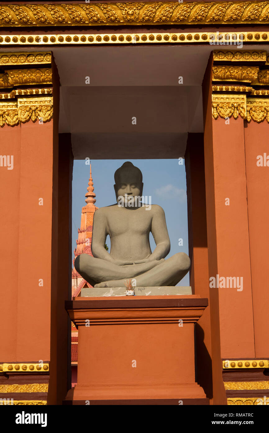Cambogia, Kampot Provincia, Kep Buddha figura nella pagoda di Khmer Foto Stock