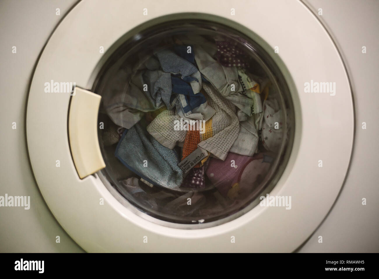 Per il lavaggio di vestiti, dettagli di parte di una macchina di lavaggio. Foto Stock