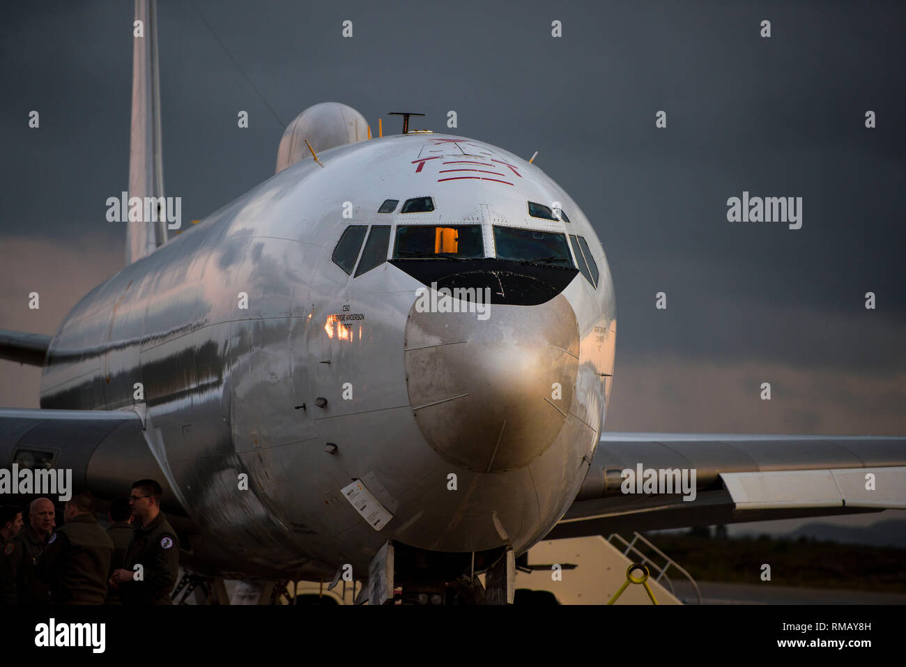 Un Boeing E-6B Murcury siede sul flightline Febbraio 5, 2019, su base aerea di Vandenberg, California Il velivolo è stato a Vandenberg per Gloria viaggio 229. (U.S. Air Force foto di Airman 1. Classe Hanah Abercrombie) Foto Stock