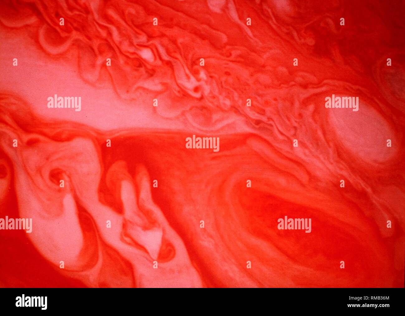 Vista dettagliata del pianeta Giove. La macchia rossa del pianeta è stata photofraphed dalla sonda spaziale americana Voyager 1. I risultati di questa esplorazione fondamentalmente cambiato la percezione di questo pianeta. Foto Stock