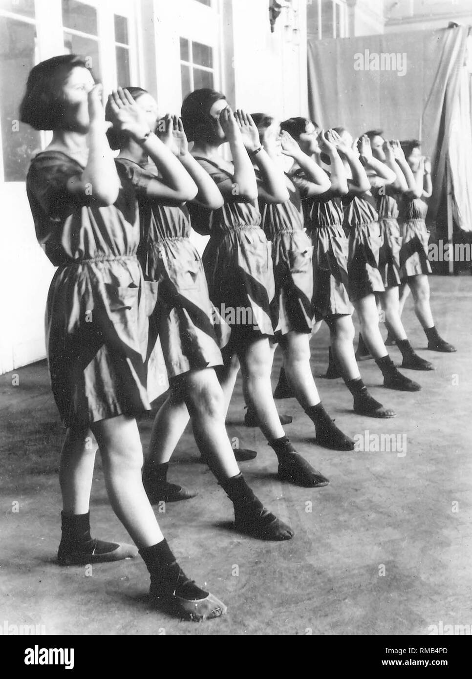 Un libro di sera. Le prestazioni. (Costume Design by Varvara Stepanova). Fotografia Foto Stock