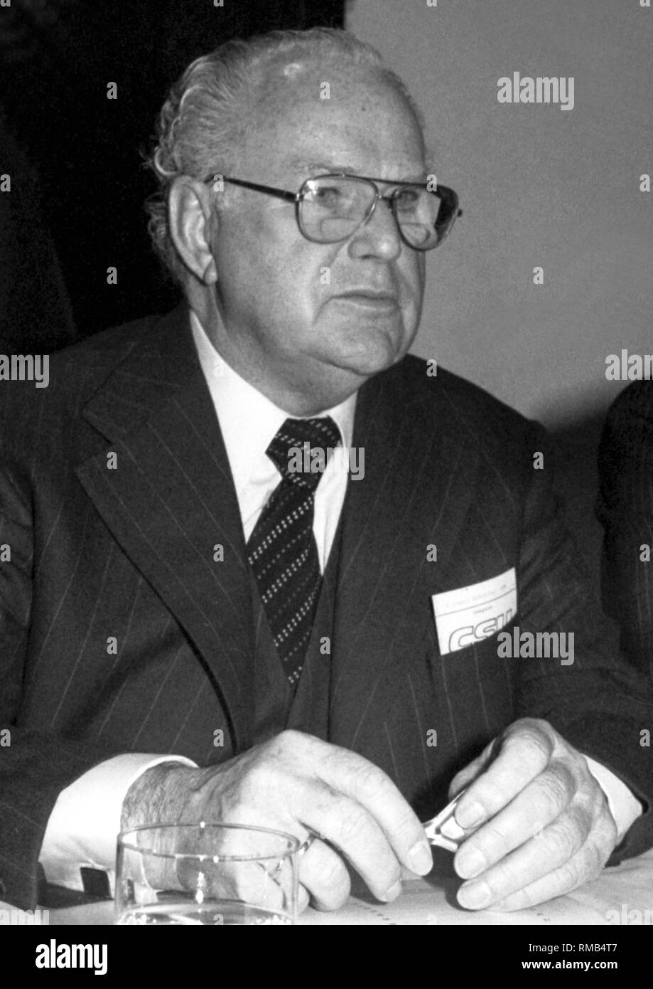 Richard Stuecklen - 20.08.1916 - 02.05.2002 - una CSU bavarese politico, co-fondatore del partito, Federale Post Ministro e Presidente del Bundestag a un utente di livello CSU evento su 22.01.1983 a Monaco di Baviera. Tra 1957 - 1966 è stato federale Ministro postale, tra 1979 - 1983 Presidente del Bundestag, tra 1983 - 1990 Il Vice Presidente del Bundestag. Foto Stock