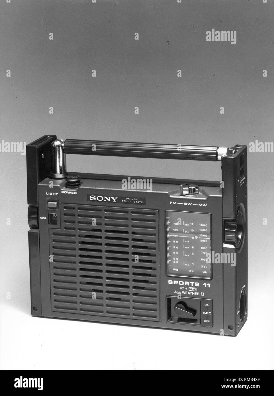 Suono: radio radio portatile Sony, radio a transistor, 1975. Foto Stock
