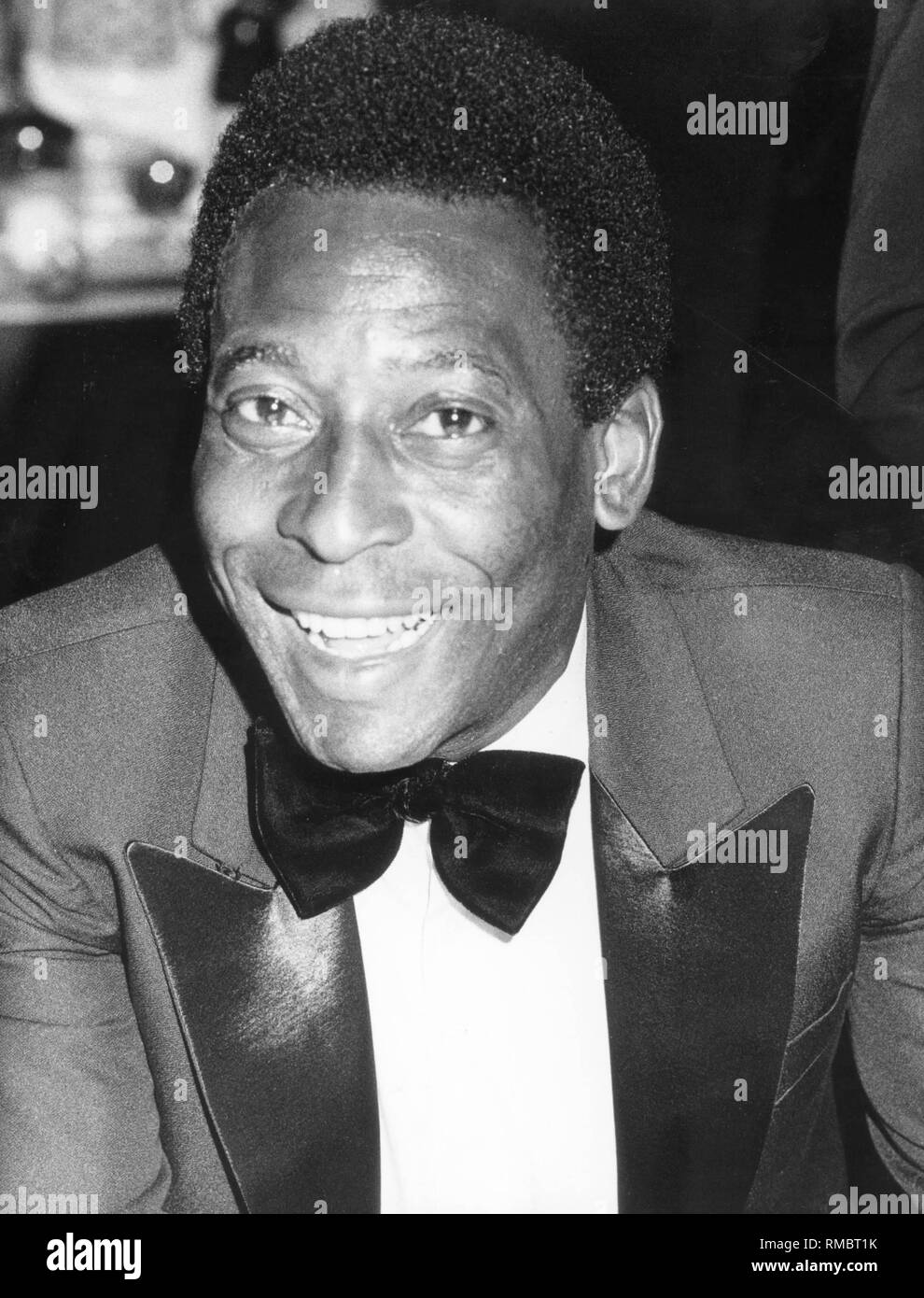 Pele, calciatore brasiliano, in smoking. Foto Stock