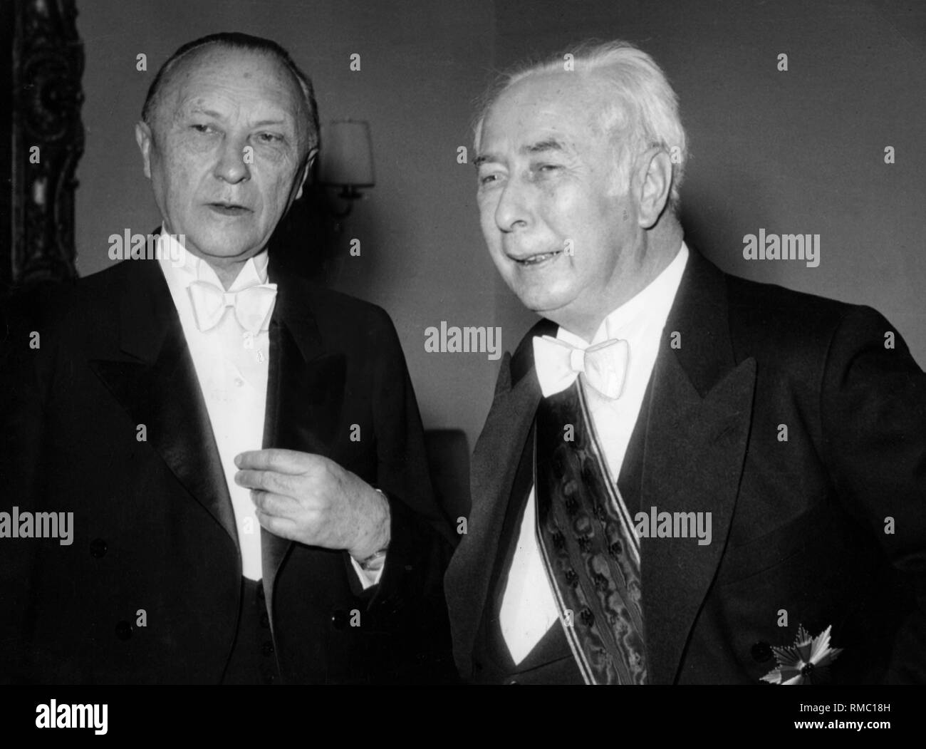 Dottor Konrad Adenauer con Theodor Heuss presso il ricevimento di Capodanno. Foto Stock