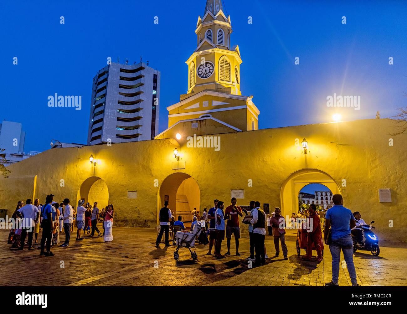 La Torre dell'orologio di notte Catagena Colombia Sud America Foto Stock