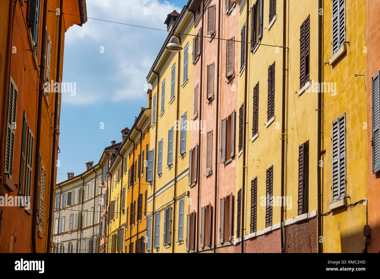 Facciate colorate in Modena Foto Stock