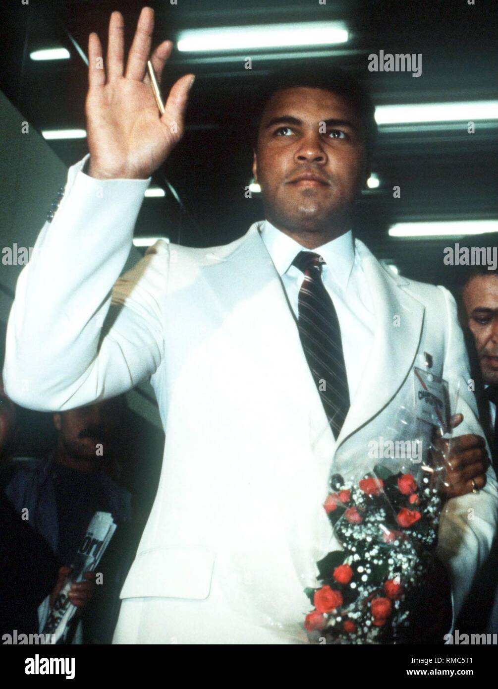 Muhammad Ali (nato Cassio Marcello argilla), un American boxer professionale. Ali ha rivoluzionato il pugilato negli anni sessanta, perché egli non era come le altre materie e ingombrante, ma era molto bello e veloce. Egli ha ballato intorno i suoi avversari, schivare gli attacchi con sorprendente riflessi, poi improvvisamente a sbattere con un fulmineo combinazioni. Foto Stock