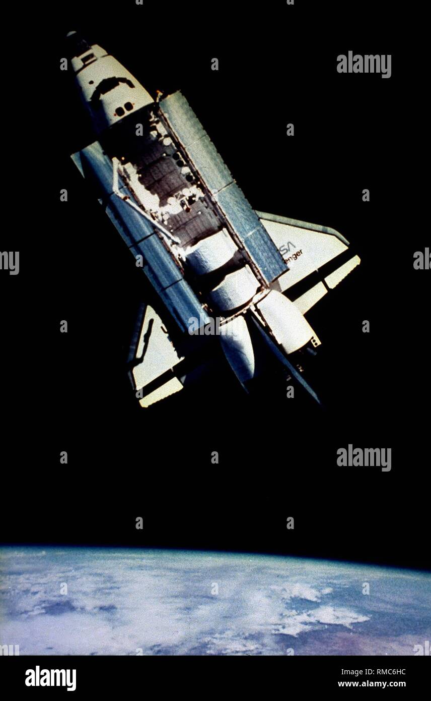 Lo Space Shuttle Challenger sopra la terra durante la decima missione shuttle, il cosiddetto STS 41B. La foto è stata scattata durante la spacewalk (EVA) di astronauta Bruce McCandless, che aveva una fotocamera incorporata nel suo casco. Foto Stock