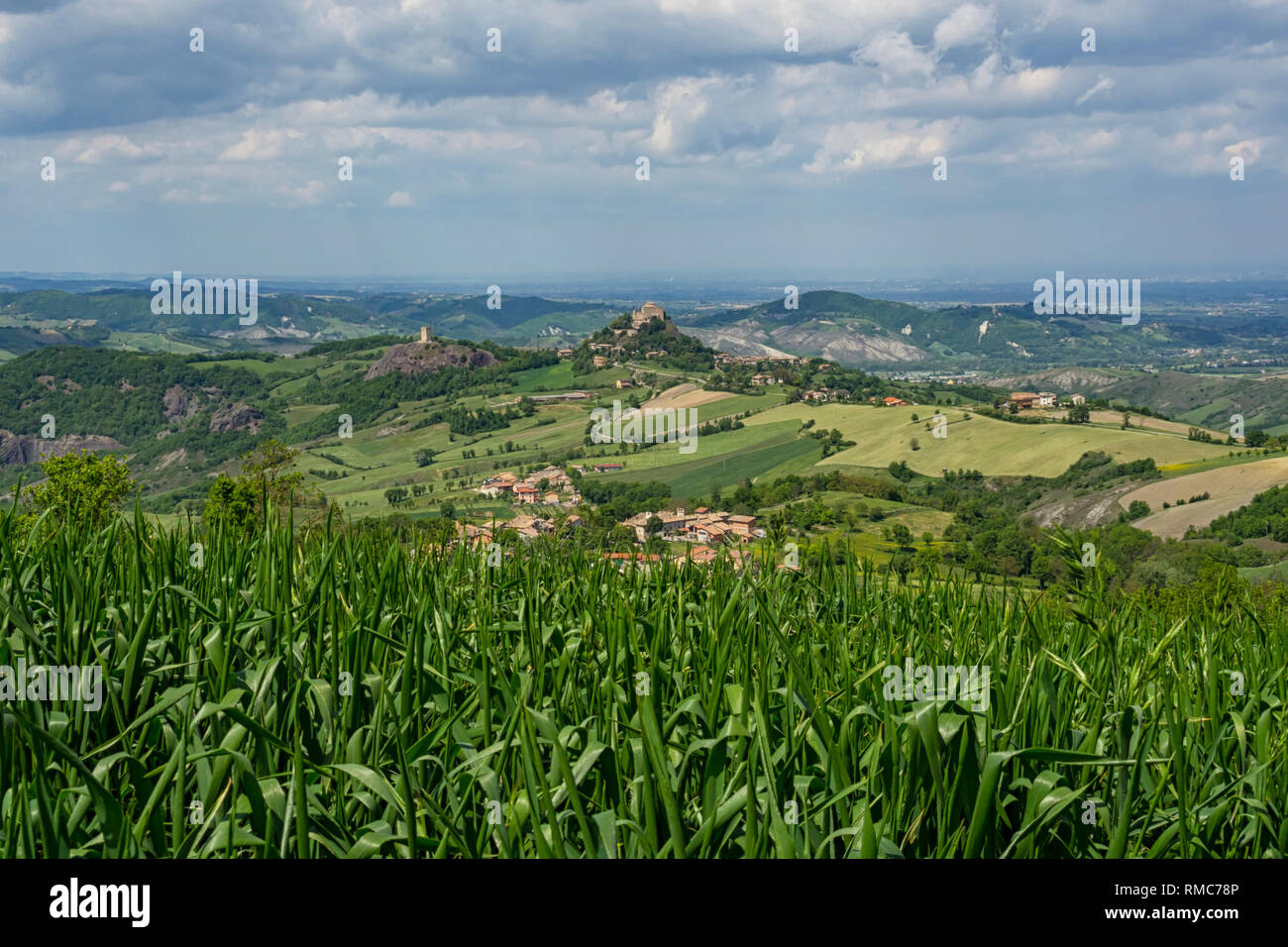 Rossena e castello di Canossa in Emilia Romagna Foto Stock