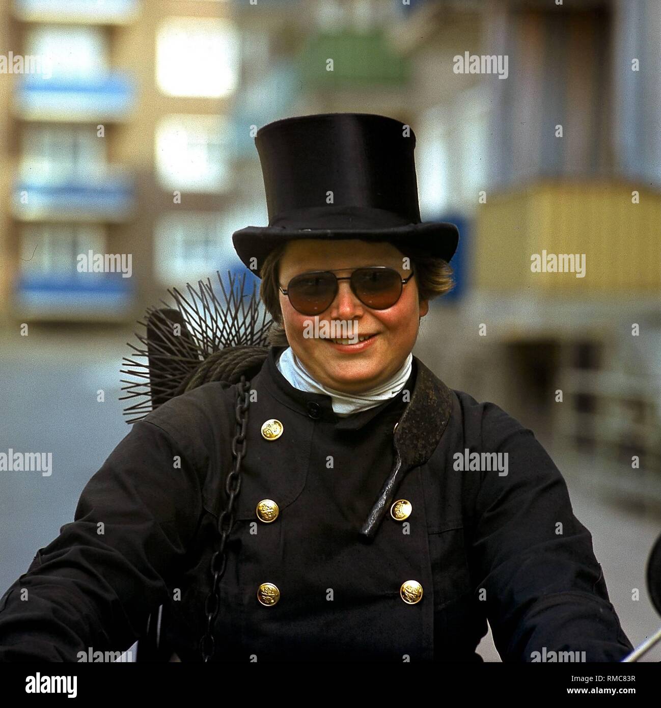 Un maestro spazzacamino con gli occhiali e il cappello a cilindro a Dessau  Foto stock - Alamy