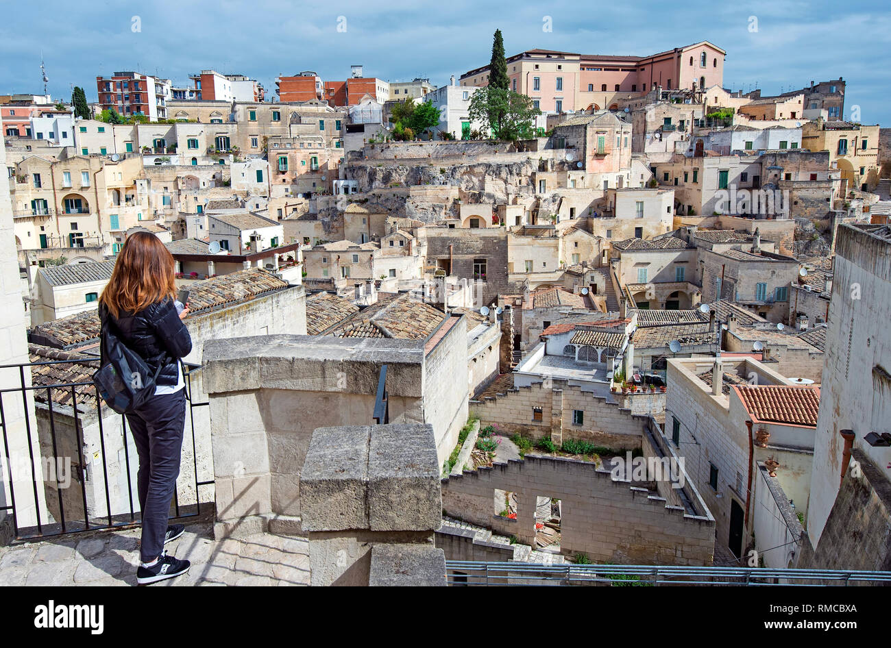 Vista sul Sasso Barisano città vecchia medievale, Sassi di Matera, capitali della cultura 2019, Matera, provincia di Basilicata, Italia Foto Stock
