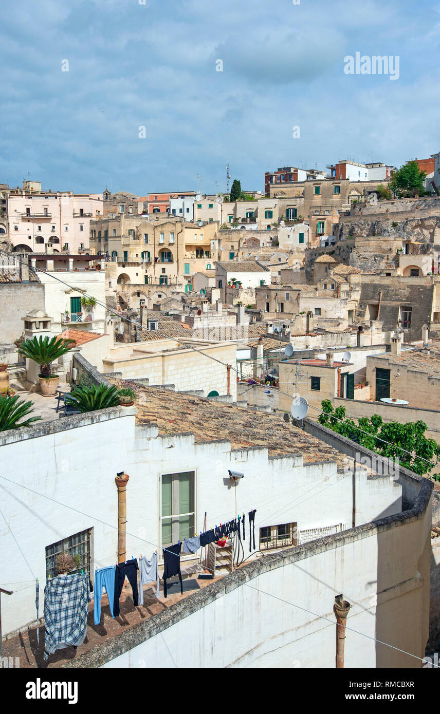 Vista sul Sasso Barisano città vecchia medievale, Sassi di Matera, capitali della cultura 2019, Matera, provincia di Basilicata, Italia Foto Stock
