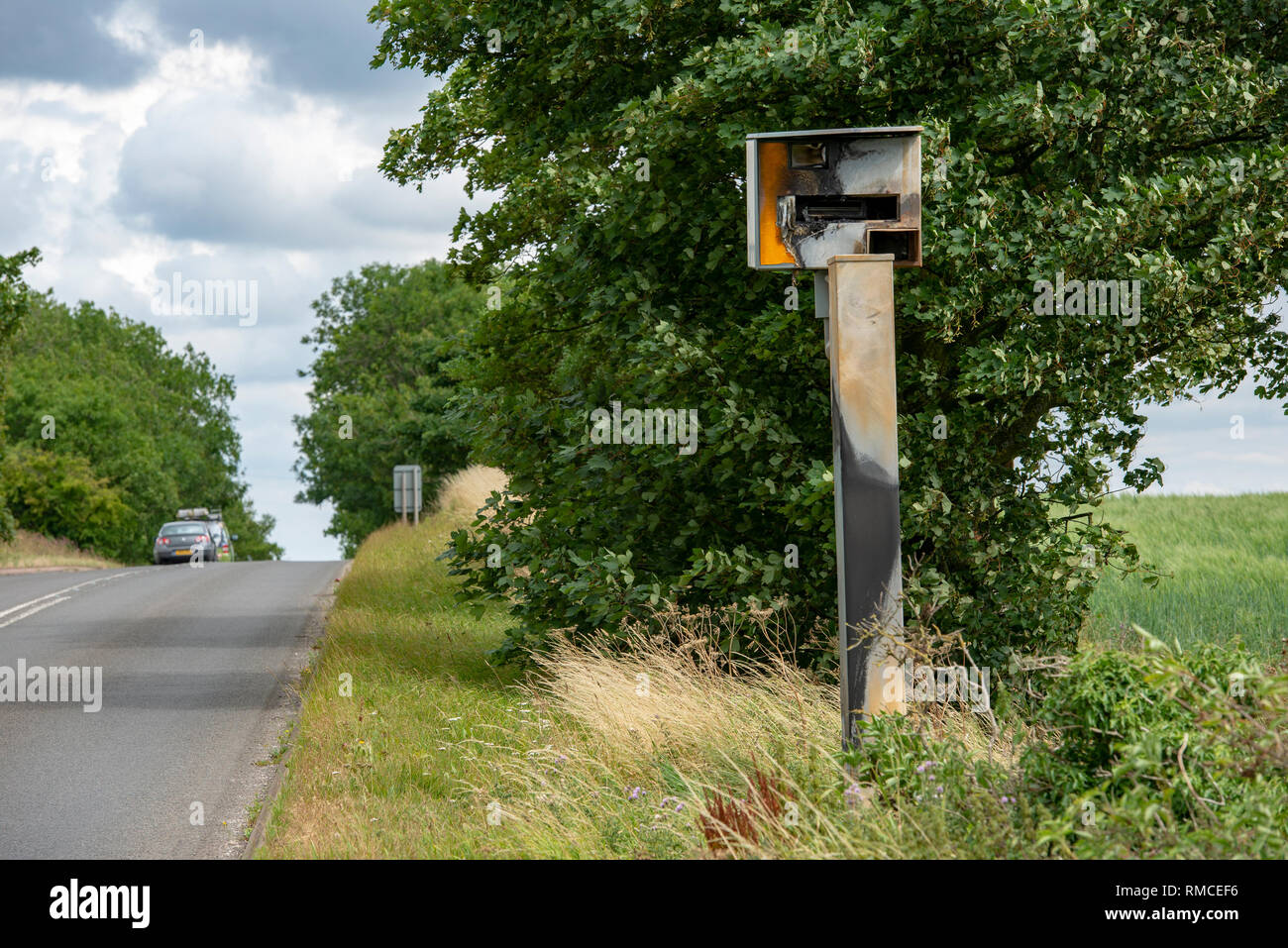 Soggetto ad atti vandalici Gatso autovelox sulla A523, Leek, Staffordshire. Foto Stock