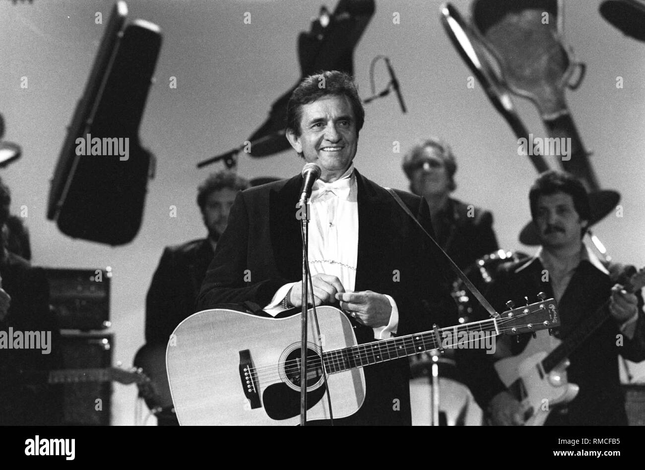 Paese star Johnny Cash (foto) è in trattamento per una reazione allergica in un ospedale di Nashville, Tennessee. Il 70-anno-vecchio è affetto da una malattia neurologica che lo rende molto sensibili a causa di una polmonite. Foto Stock