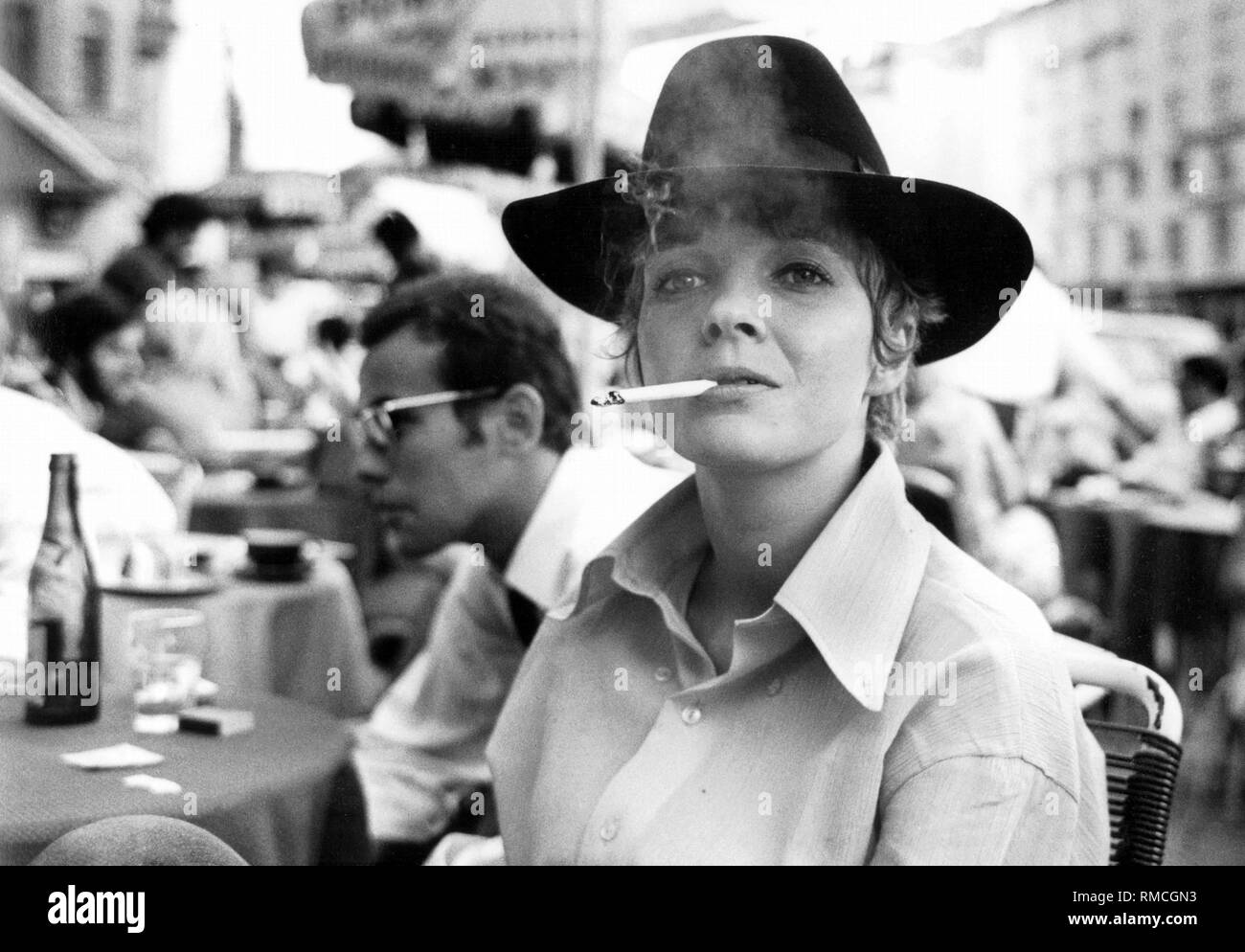 Gila von Weitershausen (nato nel 1944), un'attrice tedesca. La foto è stata scattata in un caffè di Schwabing Monaco di Baviera. Foto Stock